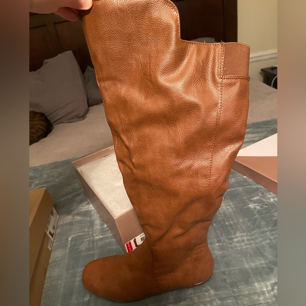 Fergalicious Wide Calf Boots size 10 in Cognac BRAND NEW